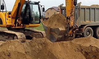 Выкопать яму экскаватором в зиме от 943 руб. - 2Землекопа-Зма